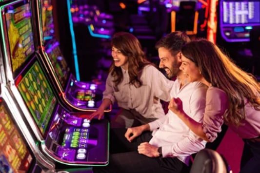 Dasbor multi-olahraga dengan tampilan kategori sepak bola, kasino, dan slot